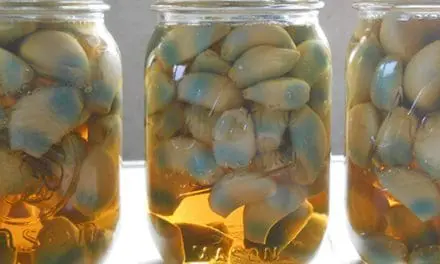 How To Make Pickled Garlic (And Why You Should Do It)
