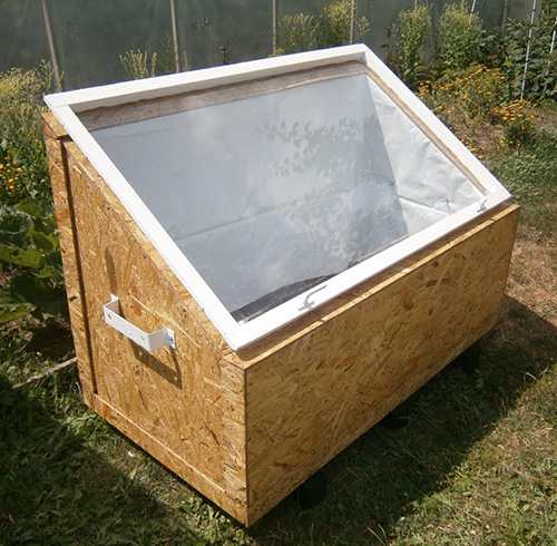 DIY Mini Greenhouse For Year-Round Vegetables