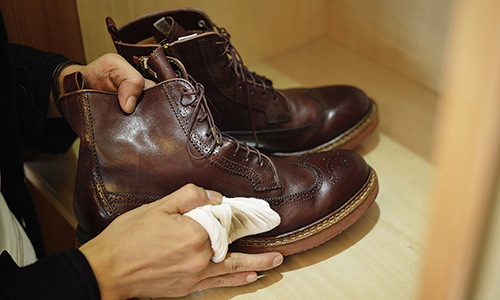 Discover This Easy Way To Waterproof Your Boots