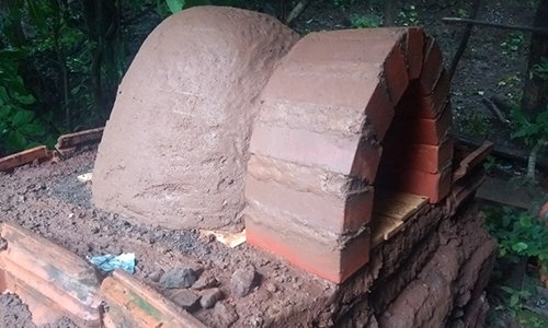 how to build an outdoor mud oven