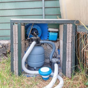 photo of a water filter for garden hose