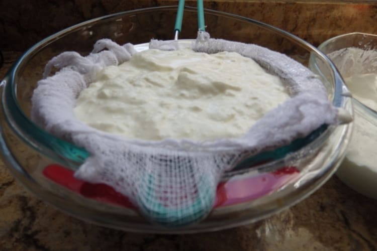 YOGURT STRAINING