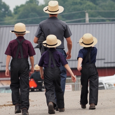 amish family